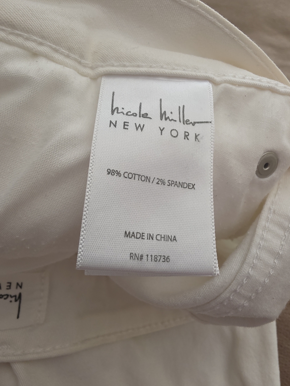 Nicole Miller Women's New York White Cotton Stretch Bermuda Shorts